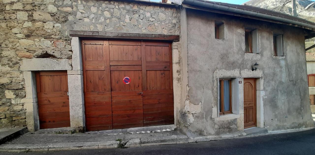 Petite Maison De Village Situee Entre Lacs, Cascades Et Montagnes Virieu-le-Grand Exterior photo